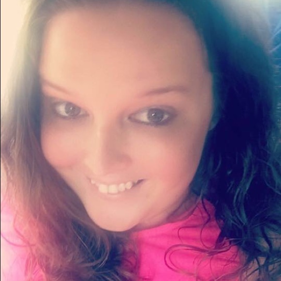 Meet your Posher, Amanda - Picture 2 of 2